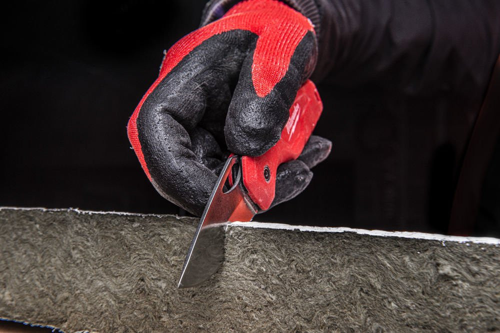 Special kit with hand tools + charger + battery + Milwaukee rolling toolbox