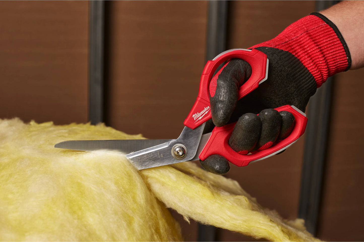 Special kit with hand tools + charger + battery + Milwaukee rolling toolbox