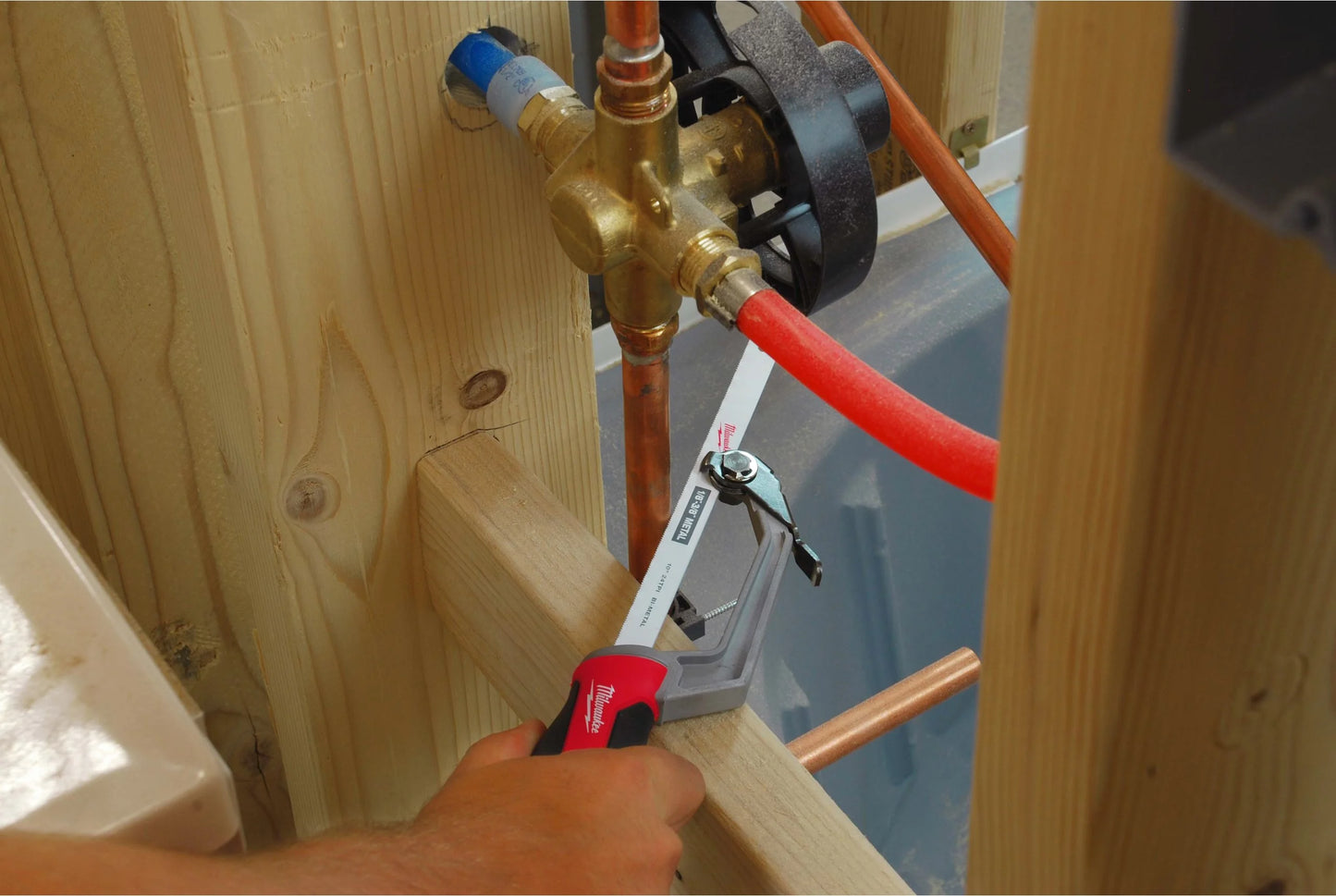 Special kit with hand tools + charger + battery + Milwaukee rolling toolbox