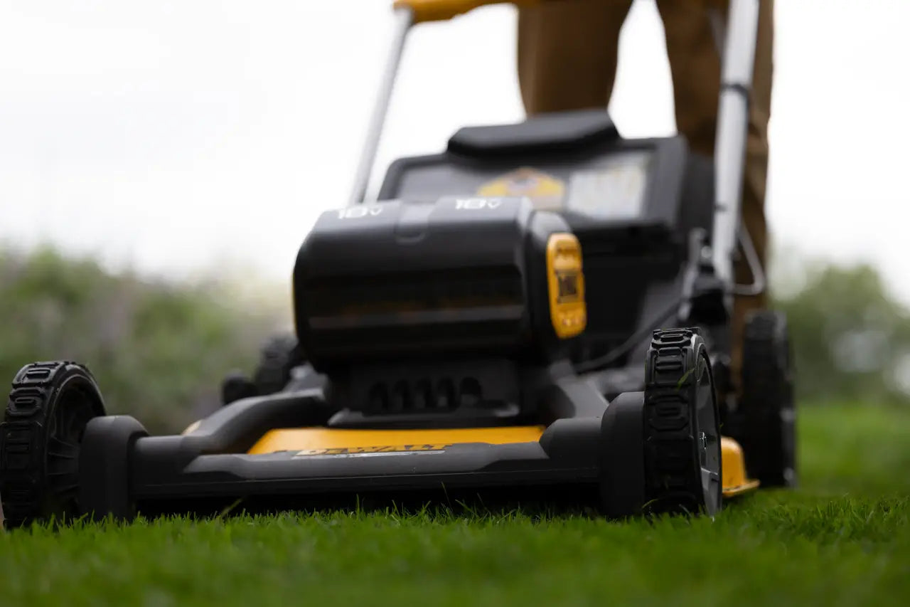 Cortacésped autopropulsado sin escobillas XR 18V 53cm Dewalt DCMWSP156N