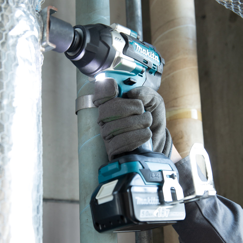 Makita DTW700RTJ 18V 1/2" LXT Impact Wrench 700 Nm with 2 x 5Ah Batteries + Charger + Carrying Case