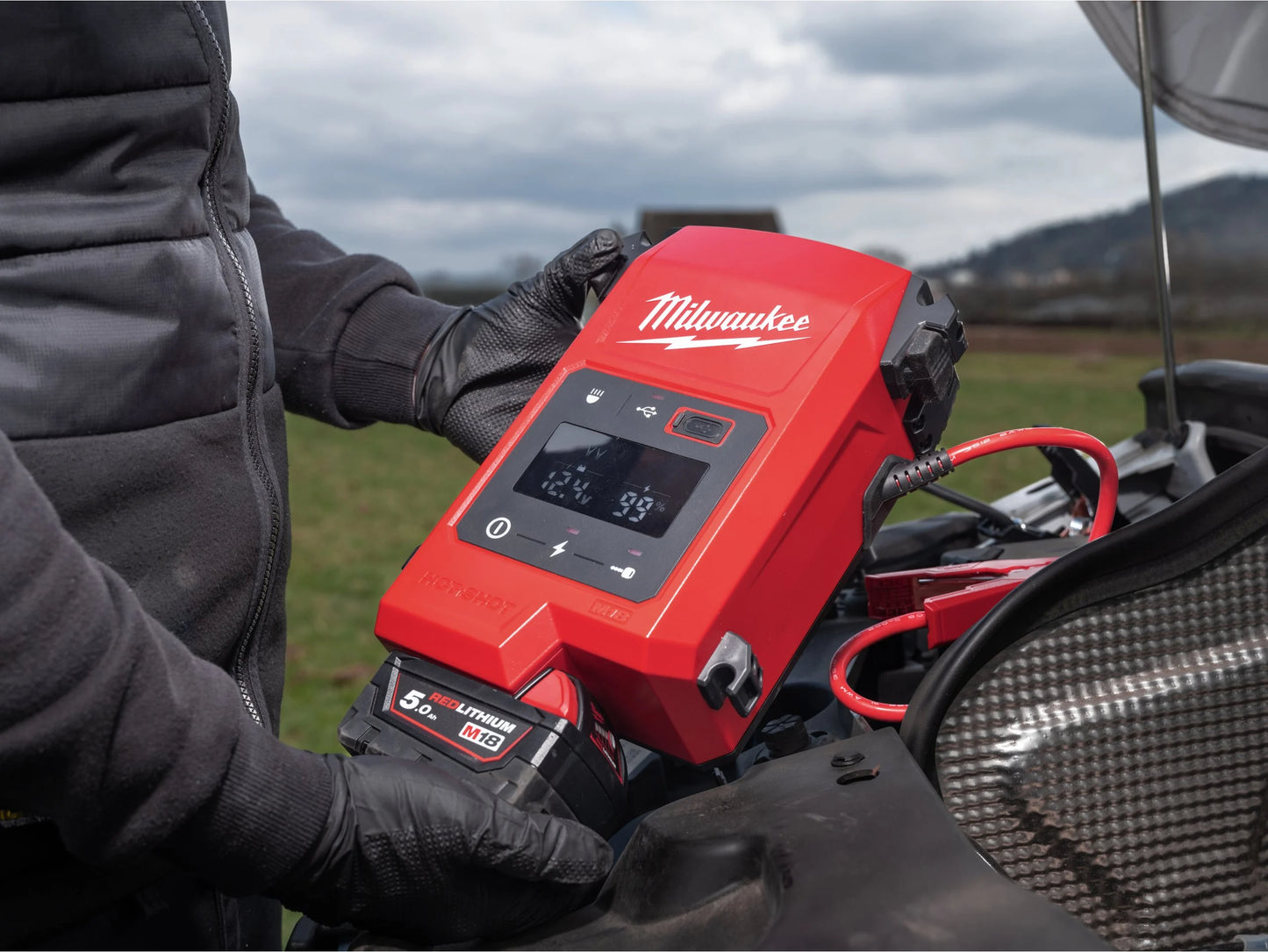 Milwaukee M18 2000A Vehicle Jump Starter